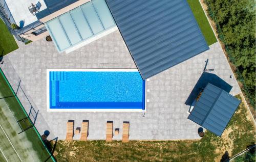Πισίνα στο ή κοντά στο Cozy Home In Koprivnica With Wifi