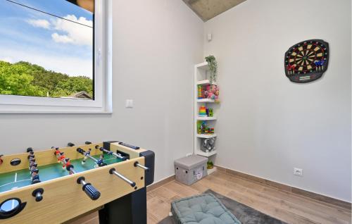 Η αίθουσα παιχνιδιών του Cozy Home In Koprivnica With Wifi