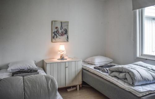Ein Bett oder Betten in einem Zimmer der Unterkunft 3 Bedroom Amazing Home In Sölvesborg