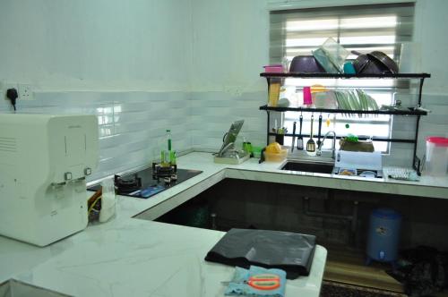 Kuchyň nebo kuchyňský kout v ubytování Uwais Homestay Segari Lumut
