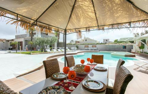 Πισίνα στο ή κοντά στο Beautiful Home In Punta Milocca