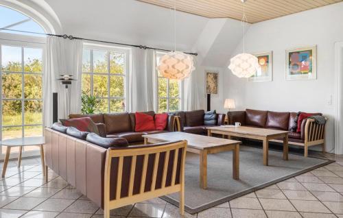 Posezení v ubytování Stunning Home In Ulfborg With Sauna