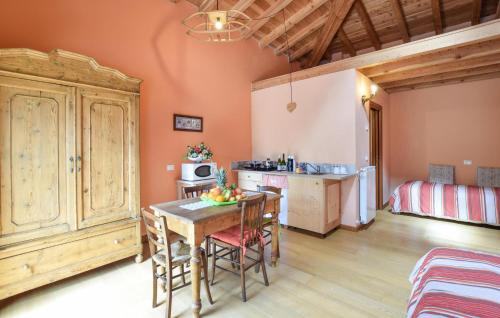 a kitchen and dining room with a table and chairs at 2 Bedroom Stunning Apartment In Pezzoro in Lavone