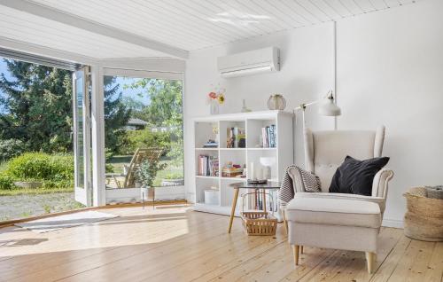 Χώρος καθιστικού στο 4 Bedroom Amazing Home In Dronningmølle