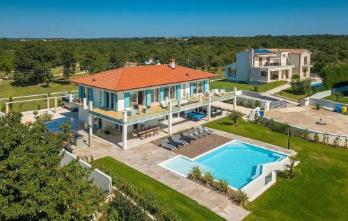 Hồ bơi trong/gần Villa Medici