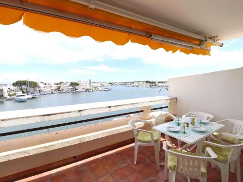 Marina 2 pièces avec terrasse et parking, animaux admis, proche plage - FR-1-307-260