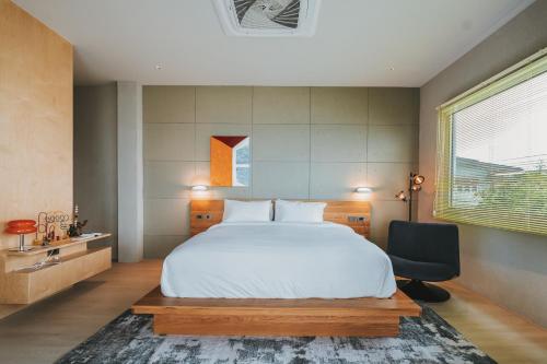 Arthit House Resort Kohlarnにあるベッド