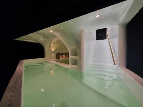 a pool of water in a building with stairs at Maranatha. Grotto & Boutique+Hydrotherapy in Pereira