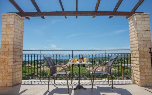 Μπαλκόνι ή βεράντα στο Trapezaki Garden Villas