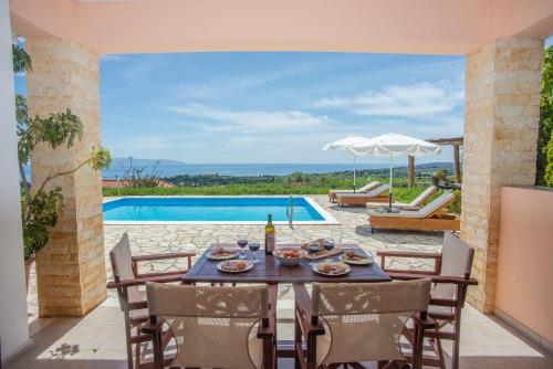 Πισίνα στο ή κοντά στο Trapezaki Garden Villas