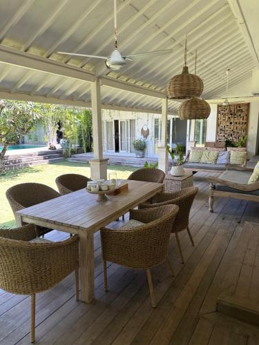 Gallery image of Villa Jasper at BERAWA beach in Canggu