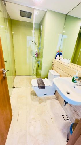 Bilik mandi di Vortex Suites