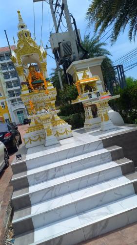 a large yellow and white statue on a set of stairs at Seven Seas Cote d'Azur, Jomtien Beach Pattaya in Na Jomtien