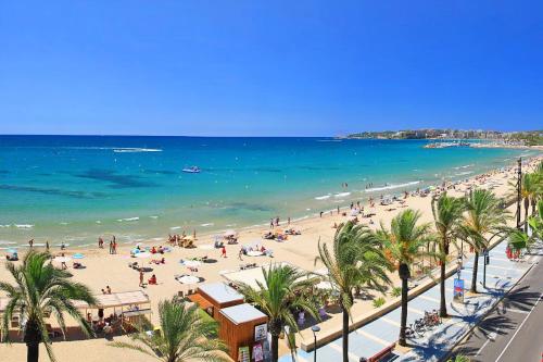 Stylish apartment 200m from the beach