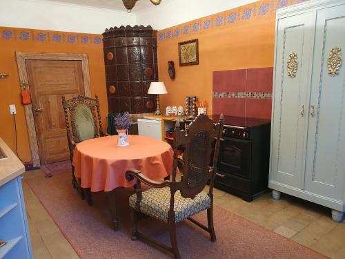Χώρος καθιστικού στο Gesindehaus am Schloss Kummerower See
