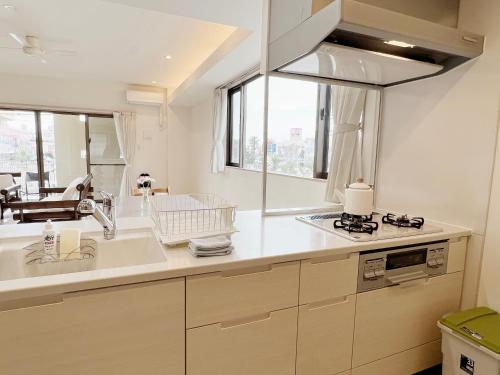 Nhà bếp/bếp nhỏ tại La Hacienda Marina Bay Chatan