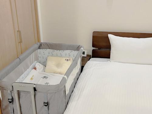 a hospital bed with a baby in it at La Hacienda Marina Bay Chatan in Chatan