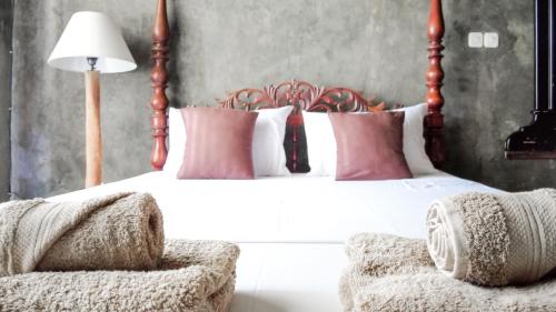 Кровать или кровати в номере Ohmmstay - Rumah Pendopo