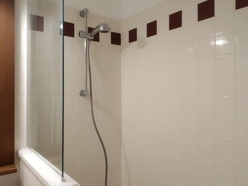 Et badeværelse på Appartement LE DAOUN Dunes, Pins Océan et Golf