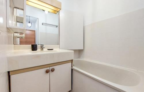 Et badeværelse på Superbe studio à 100 mètres de la plage