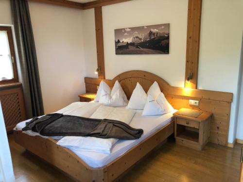 Una cama o camas en una habitación de Residence Burghof