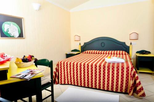 Katil atau katil-katil dalam bilik di Residence with swimming-pool in Arborea just 300 meters from the beach