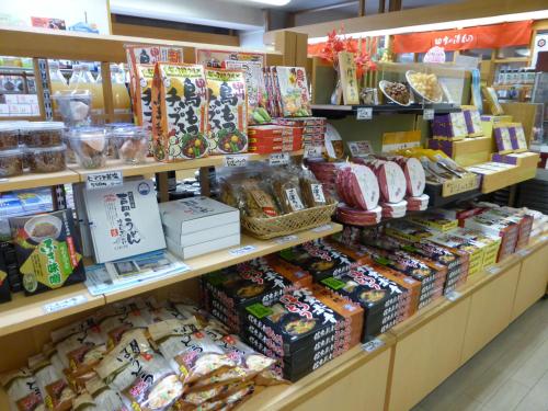 a grocery store store aisle with food on display at Kasuitei Ooya in Fujikawaguchiko
