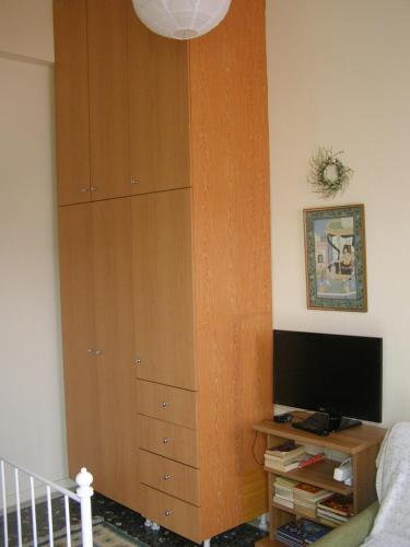 Μια τηλεόραση ή/και κέντρο ψυχαγωγίας στο Doll house next to the sea