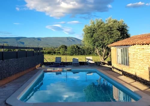 Πισίνα στο ή κοντά στο Gîte de charme avec Piscine dans le Luberon au Domaine Artemiss