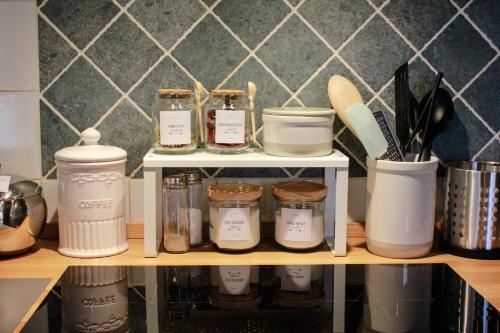 a shelf with jars on it in a kitchen at La casina di mezzo - Tiny House in Camaiore