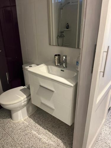 5 min walk from Yumbo 216
