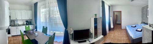 TV a/nebo společenská místnost v ubytování Jsmit Music&Bar&Apartments, balkóny v apartmánah, bar dole