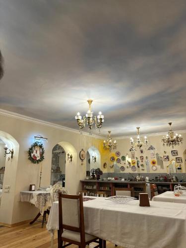 Дехцениにあるレストランまたは飲食店