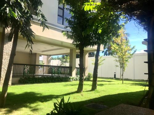 Κήπος έξω από το Persimmon Studio C