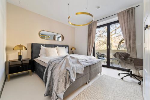 a bedroom with a bed and a window at Stuttgart Lux Living - Stilvolles Wohnen Im Zentrum in Stuttgart