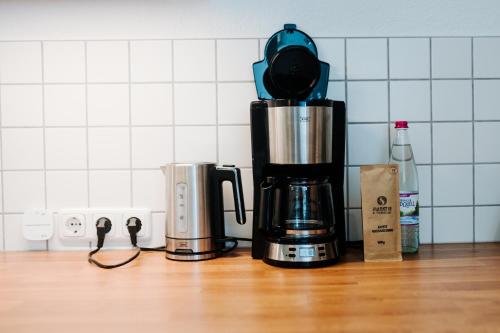 a coffeemaker sitting on top of a kitchen counter at Villa Levin - 56qm, bis 4 Personen, free Wifi & parken in Steudnitz