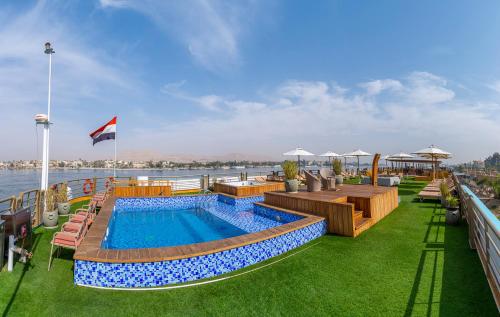 Sonesta Sun Goddess Cruise Ship From Aswan to Luxor - 03 & 07 nights Every Friday tesisinde veya buraya yakın yüzme havuzu