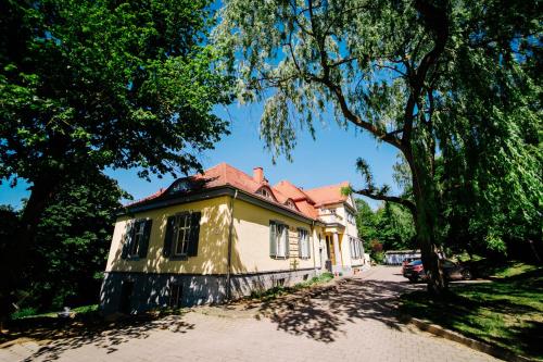 a yellow house with a red roof on a street at Villa Levin - 56qm, bis 4 Personen, free Wifi & parken in Steudnitz