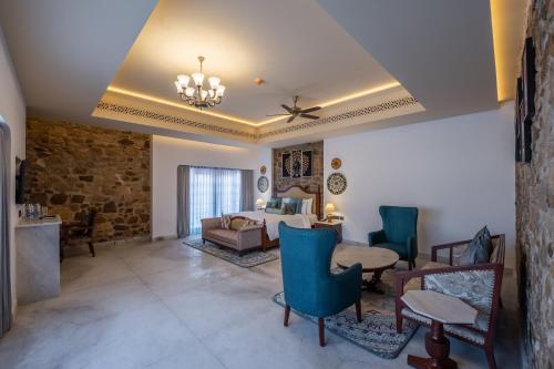 a large living room with a bed and chairs at Juna Mahal Jungle Resort Ranthambore in Sawāi Mādhopur