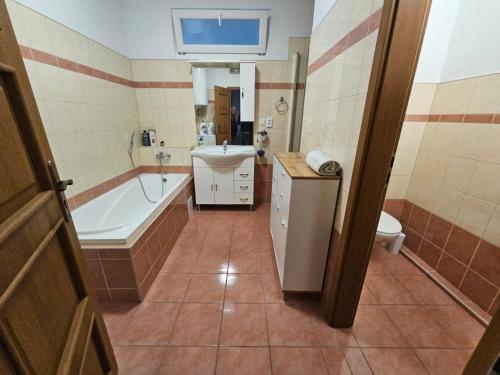 Koupelna v ubytování Mantra Wellness Apartments