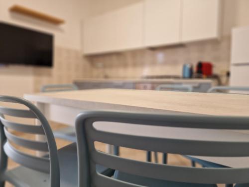 Kuchyň nebo kuchyňský kout v ubytování Appartamenti Fetovaia Orchidea
