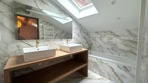 a bathroom with two sinks and a mirror at Maison LAURENTZENIA in Saint-Jean-Pied-de-Port