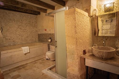 Un baño de Sur Cave Hotel