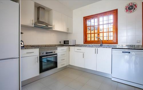 Bungalow moderno con terraza privada y BBQ a 5 min de la playa