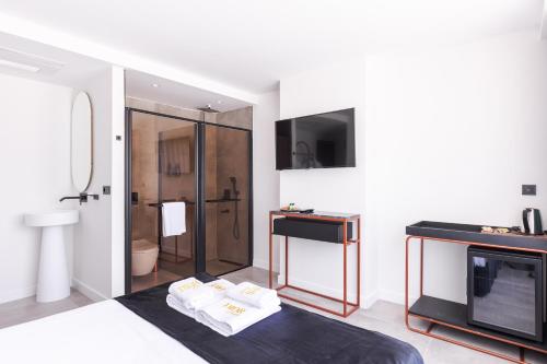 TV tai viihdekeskus majoituspaikassa Dior Living Hotel & Spa