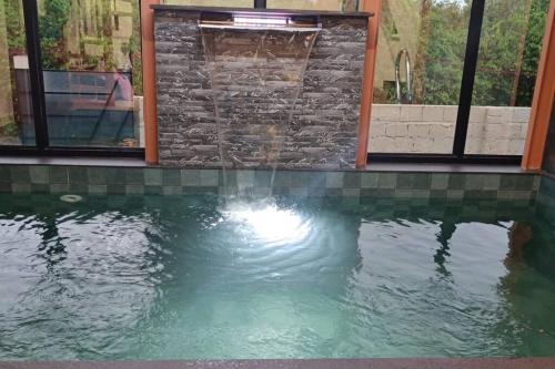 المسبح في Eden Cottage أو بالجوار