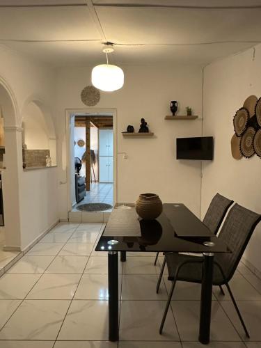 Televisyen dan/atau pusat hiburan di Maria’ s apartment