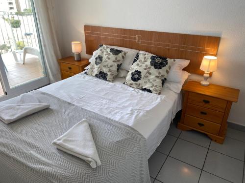 Postel nebo postele na pokoji v ubytování Villa Marina Apartment