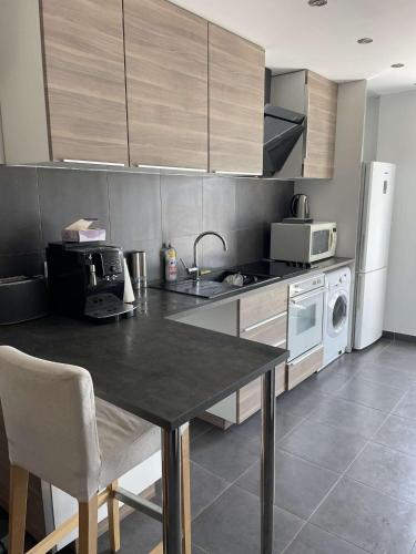 Photo de la galerie de l'établissement APPARTEMENT NEUF, 2 CHAMBRES, TERRASSE PLEIN SUD à SAINTE-MAXIME, à Sainte-Maxime