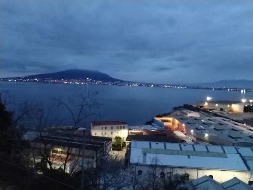 - Vistas a la bahía por la noche en La dimora sul mare, en Castellammare di Stabia